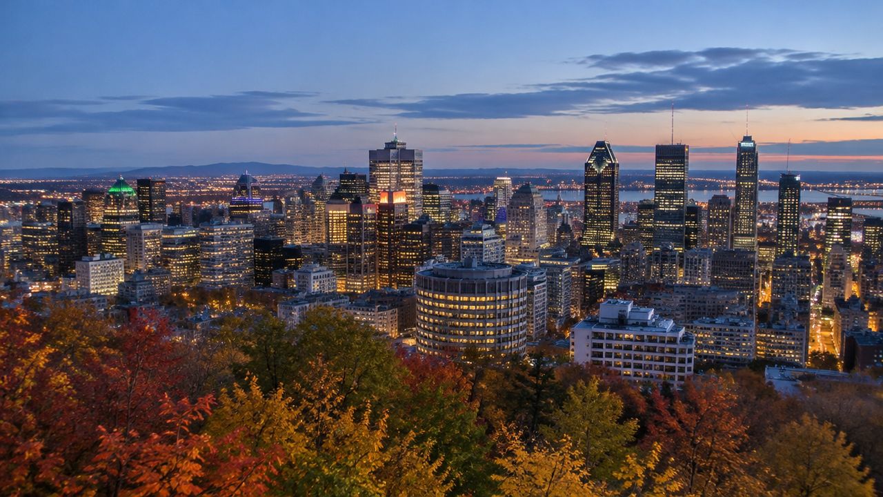 Vue de Montréal au crépuscule depuis le mont Royal